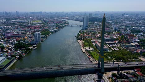 Vista-Aérea-Del-Puente-Rama-VIII,-Un-Puente-Atirantado-Sobre-El-Río-Chao-Phraya-En-Bangkok,-Tailandia