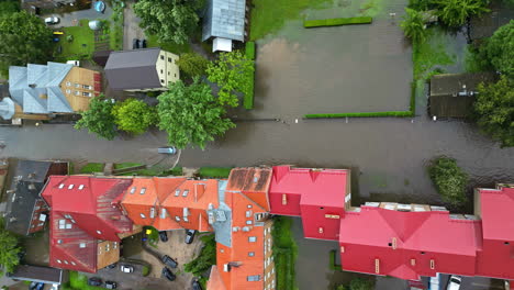 Barrio-Inundado-En-Riga,-Letonia,-Debido-A-Una-Tormenta-Masiva