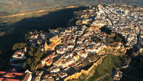 Ronda-Puente-Nuevo-Und-Maurische-Architektur,-Stadtmauern-Von-El-Andaluz,-Islamische-Architektur,-Historische-Stadt-In-Spanien