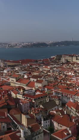 Paisaje-Urbano-De-Lisboa,-Portugal,-Vista-Aérea,-Vídeo-Vertical