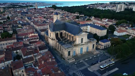 La-Catedral-De-San-Luis,-La-Rochelle,-Francia