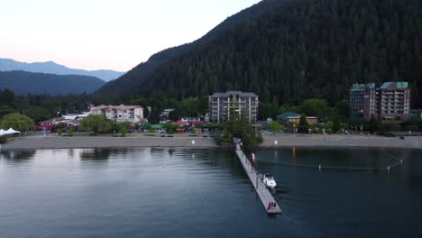 Hotels-And-Mountain-Forest-On-Shore-Of-Harrison-Lake-At-Sunset-In-Fraser-Valley,-Canada