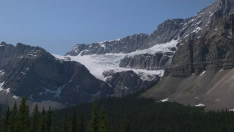 Nestled-in-heart-of-the-Canadian-Rockies,-Picturesque-Banff-National-Park