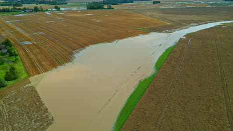 Campo-Agrícola-Inundado,-Desastre-Natural,-Cultivo-Bajo-El-Agua,-Vista-Aérea