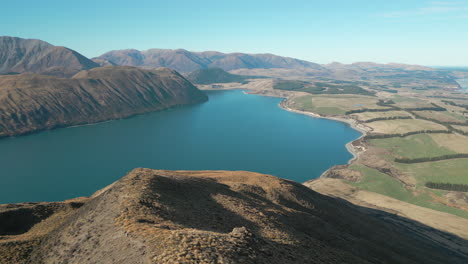 Kernland-Neuseelands,-Bauernhöfe,-Berge-Und-Seen,-Naturschönheiten-In-Canterbury,-Drohnen-Track-Zurück