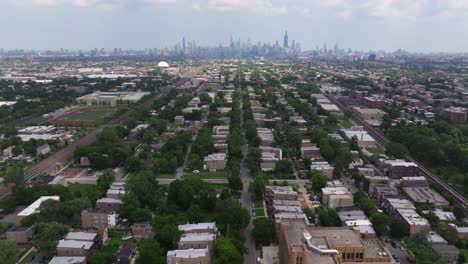 Vista-Aérea-Sobre-El-Parque-Garfield-En-El-Lado-Oeste-De-Chicago,-Illinois