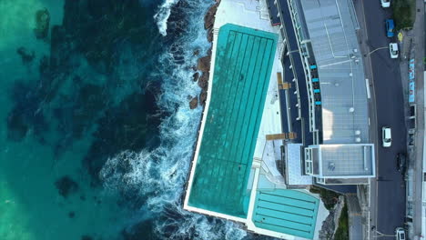 Piscina-De-La-Playa-Bondi-Desde-El-Aire-Con-Dron-4k-En-Australia