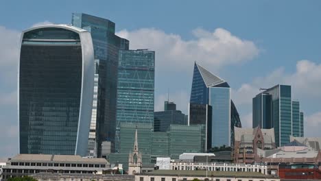 City-of-London-on-the-Northern-side-of-the-Thames,-United-Kingdom