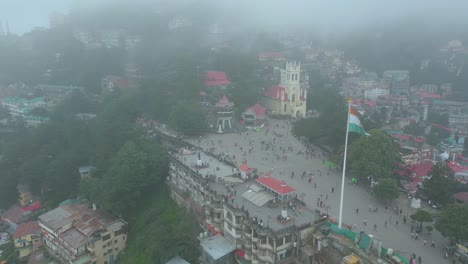 Vista-Aérea-De-La-Estación-De-Montaña-De-Shimla,-Calle-Comercial