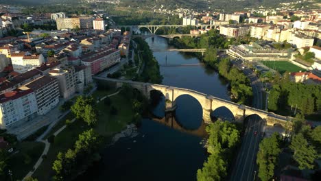 4K-Panorama-Luftaufnahme-Der-Mittelalterlichen-Stadt-Orense