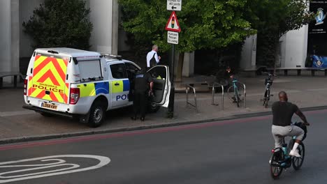 Camión-De-Policía-Cerca-Del-Puente-De-Londres,-Reino-Unido