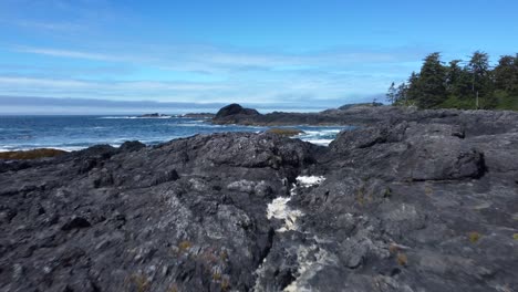 Rocky-coastline-with-evergreen-trees-and-ocean-waves-on-Vancouver-Island,-Canada