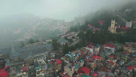 Vista-Aérea-De-La-Estación-De-Montaña-De-Shimla,-Calle-Comercial