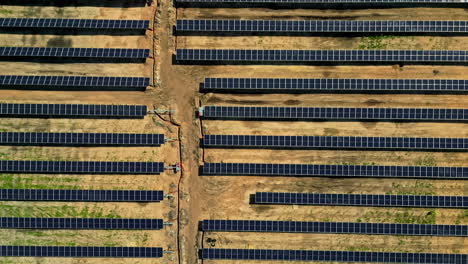 Paneles-Solares-Industriales,-Energía-Verde,-Granja-Solar,-Parque-De-Producción-Ecológico