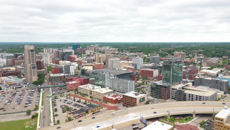 Beautiful-4K-Drone-video-of-downtown-Grand-Rapids,-MI-on-a-summer-day