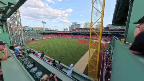 Blick-Auf-Den-Fenway-Park-Von-Den-Grünen-Monstersitzen-Während-Des-Redsox-Vs