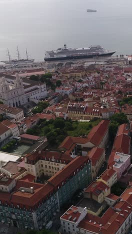 Vista-Aérea-De-La-Ciudad-De-Lisboa,-Portugal,-Vídeo-Vertical