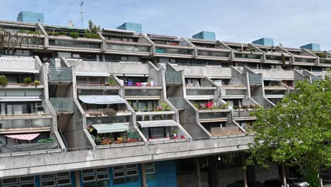 Tenants-walking-down-the-stairs-in-Alexandra-Road-Park,-London,-United-Kingdom