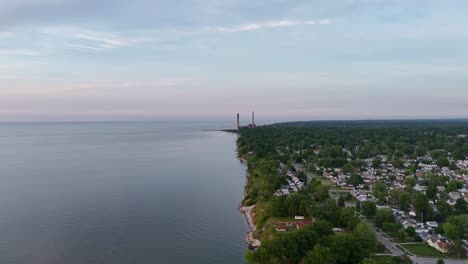 Drone-shot-of-the-Lake-Erie-shoreline-in-Ohio-facing-East