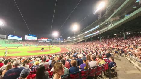 Fenway-Park-Bei-Nacht-Während-Des-Redsox-Vs.