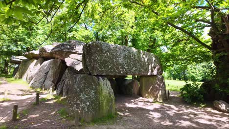 Roche-aux-Fées-or-Fairies-Rock-at-Essé-in-French-department-of-Ille-et-Vilaine,-Brittany-in-France