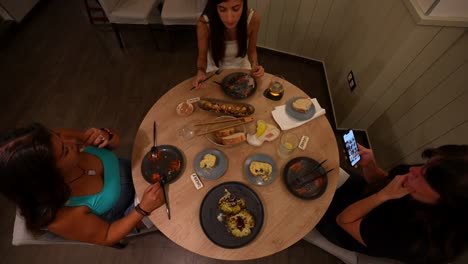 Friends-enjoying-a-meal-at-a-cozy-restaurant-table