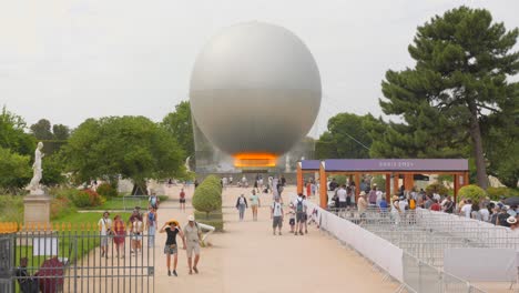 Flamme-Des-Olympischen-Kessels-Während-Der-Eröffnung-Der-Olympischen-Spiele-2024-Im-öffentlichen-Garten-Der-Tuilerien-In-Paris,-Frankreich