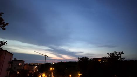 Time-lapse-of-a-beautiful-evening-sky-over-the-city