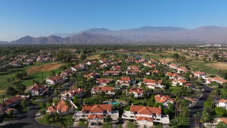 Aerial-dolly-above-luxury-mansion-homes-between-golf-course-in-Palm-Springs-California-USA