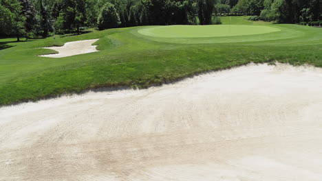 Aerial-fly-over-sand-traps-and-approaching-green,-hole-12,-River-Vale-Golf-Course