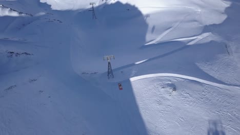 Flying-above-the-gondola-from-Val-Thorens,-in-the-French-Alps