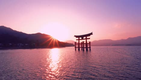 La-Puerta-Torii-Flotante-Al-Atardecer