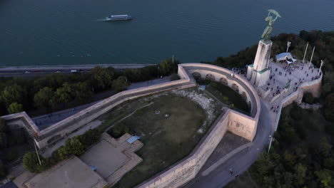 Aerial-shot-of-Liberty-statue-and-Danube-River-in-Budapest,-Hungary