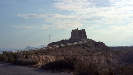 Sendero-Que-Conduce-A-La-Torre-De-Mesa-Roldan-En-Almería,-España