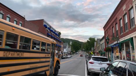 4K-Des-Historischen-Einkaufsviertels-In-Der-Innenstadt-Von-Camden,-Maine