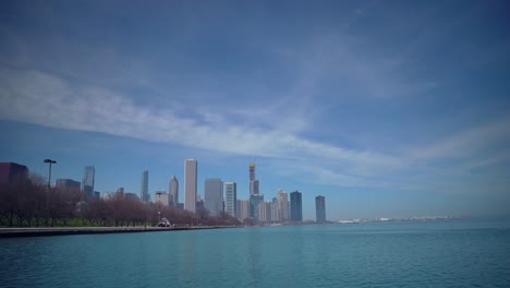 Vista-De-Cerca-Del-Horizonte-De-Chicago-En-Un-Día-Soleado