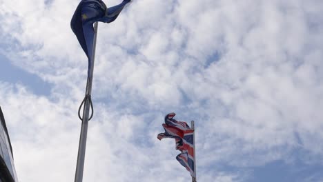 La-Union-Jack-Y-La-Bandera-De-La-UE-Juntas-En-Cámara-Lenta