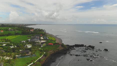 Vista-Aérea-Del-Templo-Gede-Agung,-Batu-Ngaus,-Bali,-Indonesia