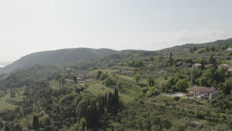 Italienische-Ländliche-Landschaft,-Aufgenommen-Mit-Drohne-In-4K