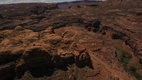 Filmaufnahmen-Von-Malerischen-Natürlichen-Wüstenbildungsgebieten-In-Und-Um-Moab