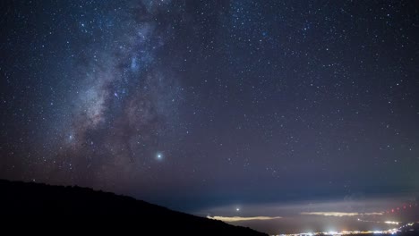 Lapso-De-Tiempo-En-4k-De-La-Vía-Láctea-Sobre-Hawái