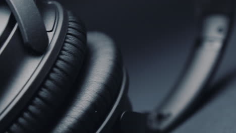 Detail-of-black-headphones-BOSE-on-a-pure-gray-background