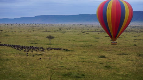 Hot-air-balloons-over-Masai-Mara,-Kenya,-Africa