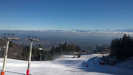 Zeitraffer-Eines-Hochalpinen-Skigebietes-An-Einem-Wunderschönen-Sonnigen-Tag