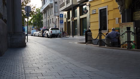 Calle-Vacía-Y-Tranquila-En-El-Centro-De-La-Ciudad-De-Budapest,-Hungría