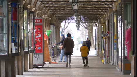 Saluzzo,-Piemont,-Italien,-Leere-Straßen,-Altstadt,-Alte-Gebäude,-Monumente