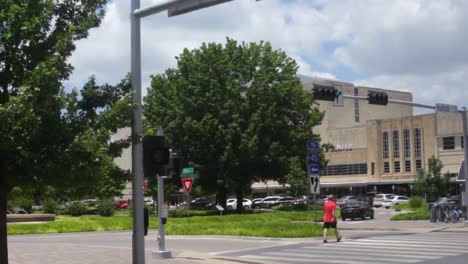 Vista-De-Una-Calle-De-La-Ciudad-De-Oklahoma-En-Un-Brillante-Día-De-Verano