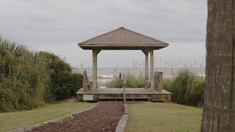 Beach-cabana-with-ocean-waves