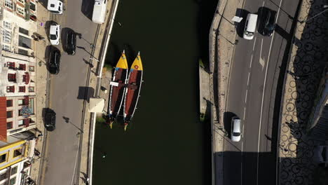 Aerial-zenital-shot-from-top-waterway-canal-with-city-motion,-Aveiro