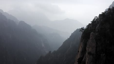 Spectacular-Huangshan-mountain-reveal,-Yellow-Mountain-in-Anhui-China